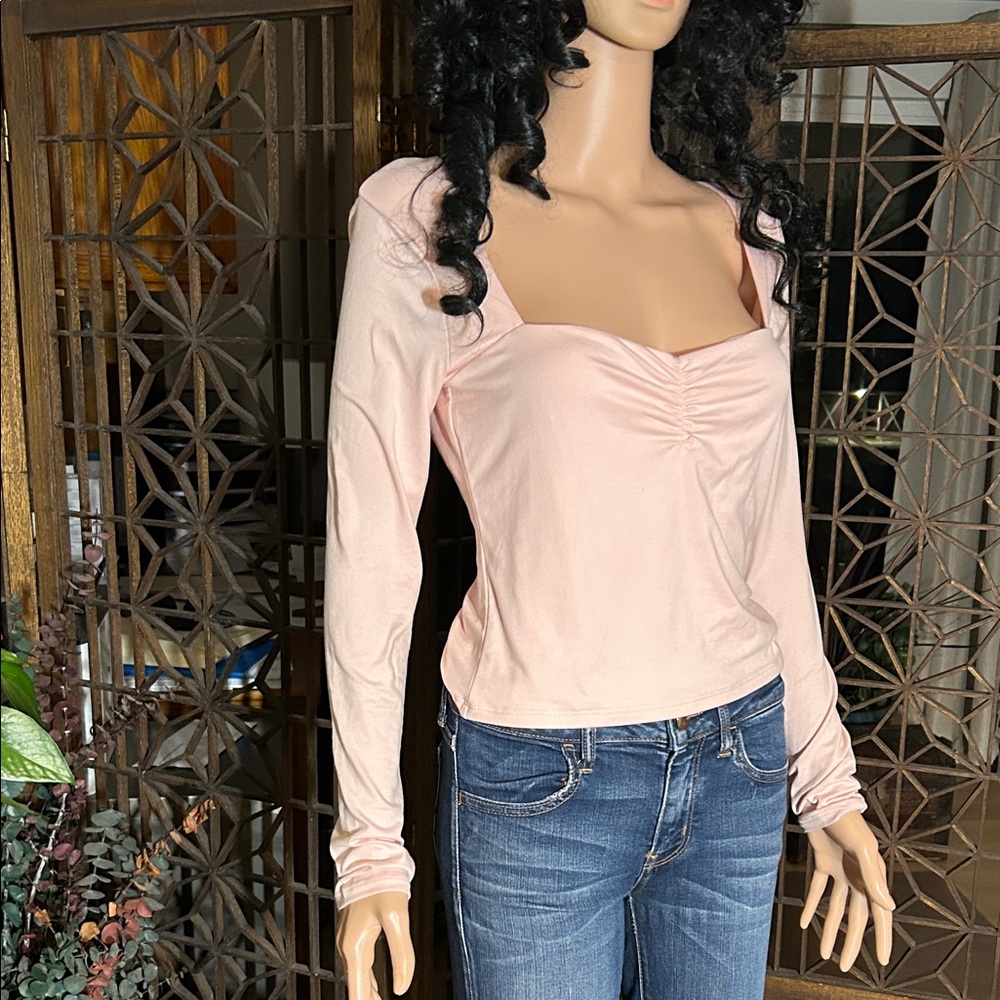 NWT FADED ROSE RUCHED FRONT TOP L
